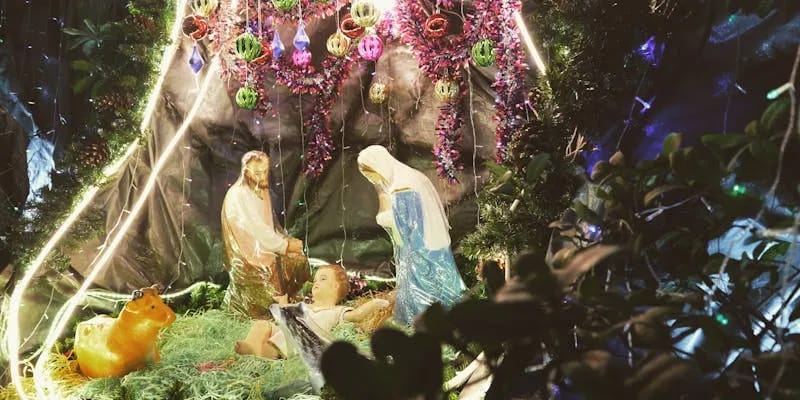 Nativity scene figures