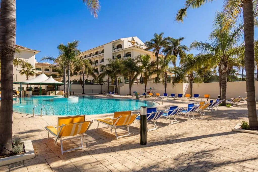 Mirachoro Carvoeiro - 4-star hotel in Estrada Do Farol - Praia do Carvoeiro, Algarve - photo 1
