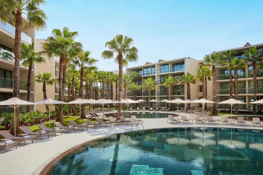 Fachada do hotel Marriott Residences Salgados Resort em Albufeira, Algarve