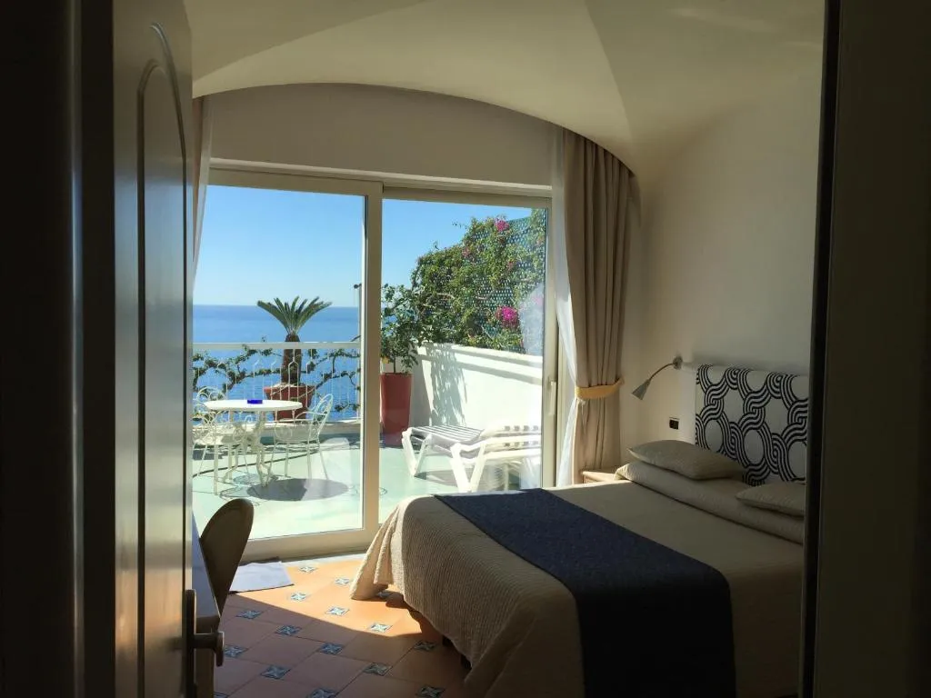 Hotel Bellevue Suite - 3-star hotel in Amalfi old town, Amalfi Coast - photo 1