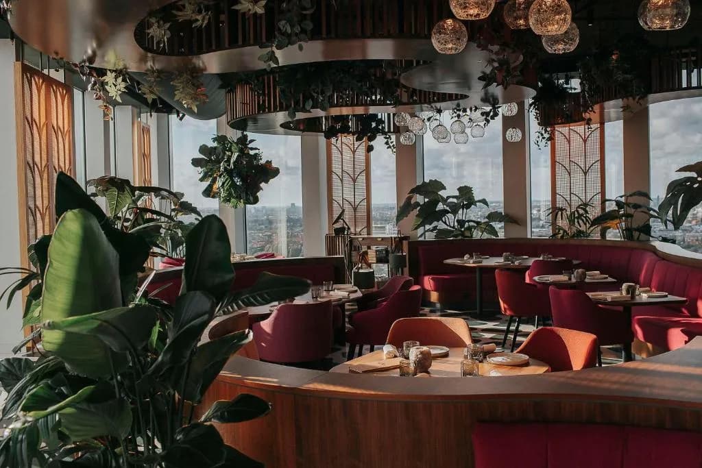 Fachada e entrada do hotel nhow Amesterdão RAI