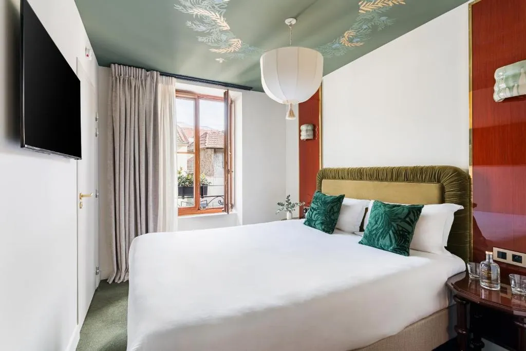 Hôtel La Cour du 6 - 3-star hotel in 6 bis Rue Royale, Annecy - photo 1