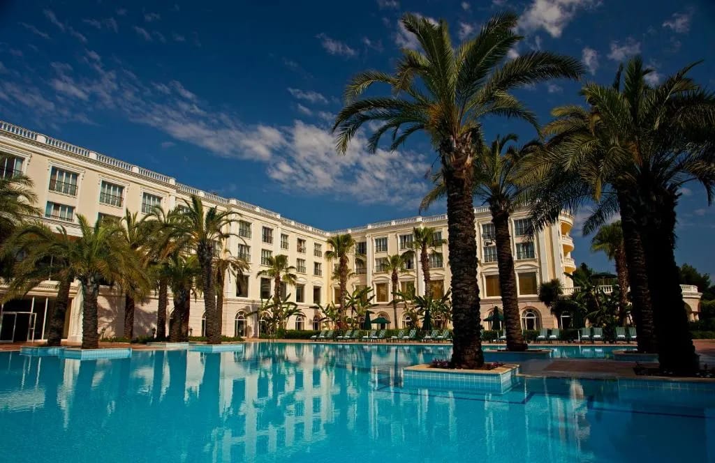 Complexe de piscines extérieures de l'IC Hotels Airport à Antalya