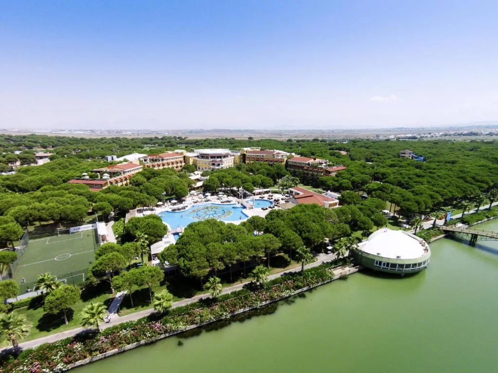 Vista exterior del ROBINSON NOBILIS en Belek, Antalya