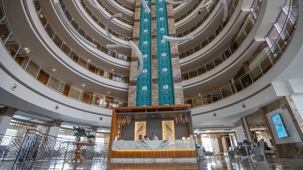 Piscina y jardín del Saturn Palace Resort, Lara Antalya