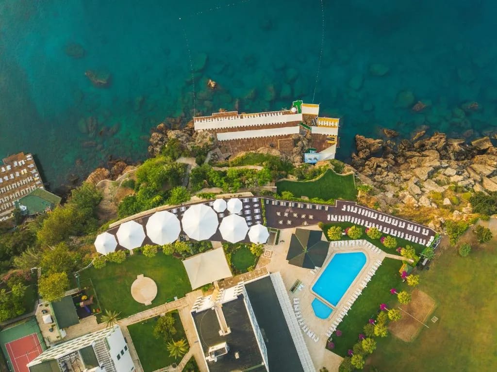Piscina principal en Falcon Hotel, Sirinyali Lara Antalya
