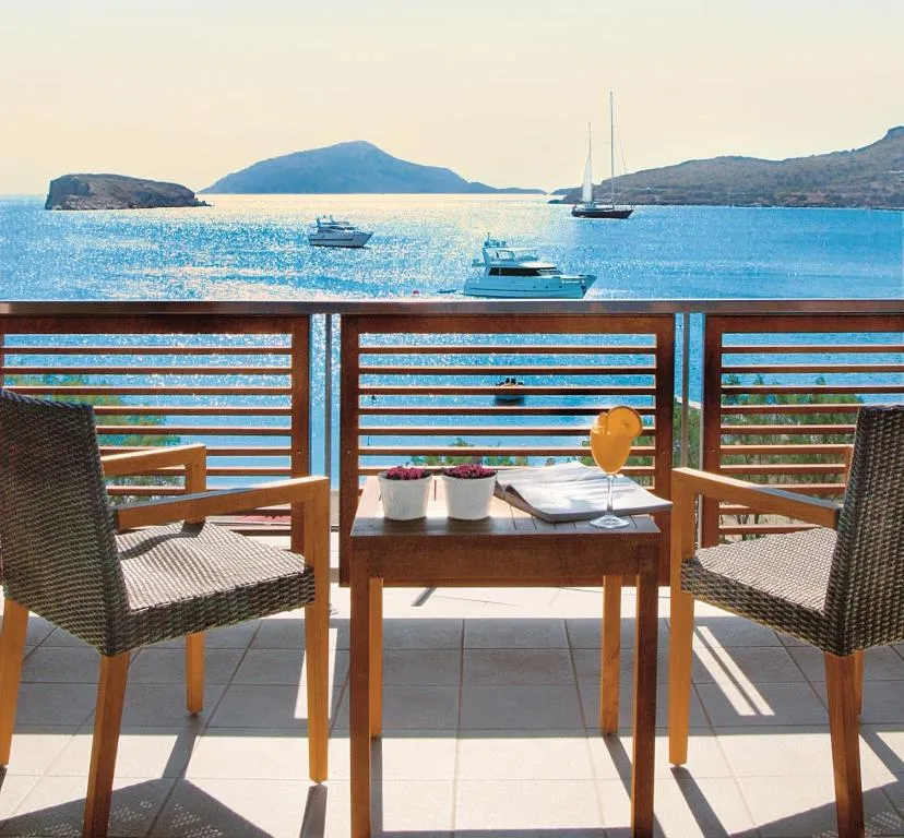 Aegeon Beach Hotel exterior with pool area, Sounio