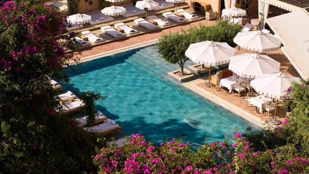 Exterior do hotel The Margi em Vouliagmeni Atenas