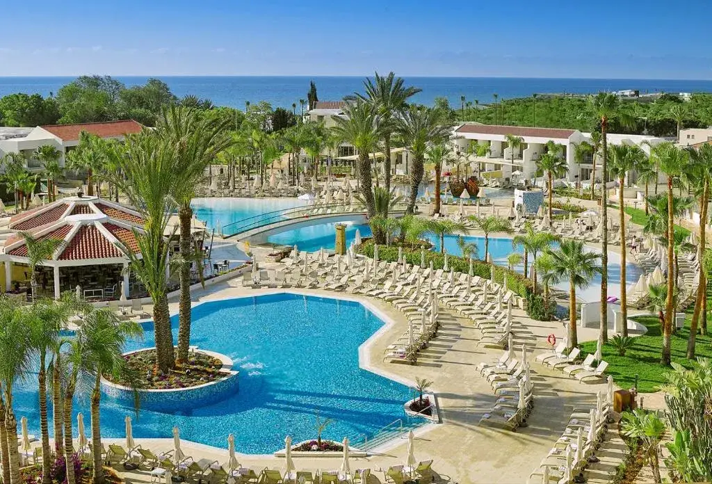 Piscina principal del Olympic Lagoon Resort Ayia Napa