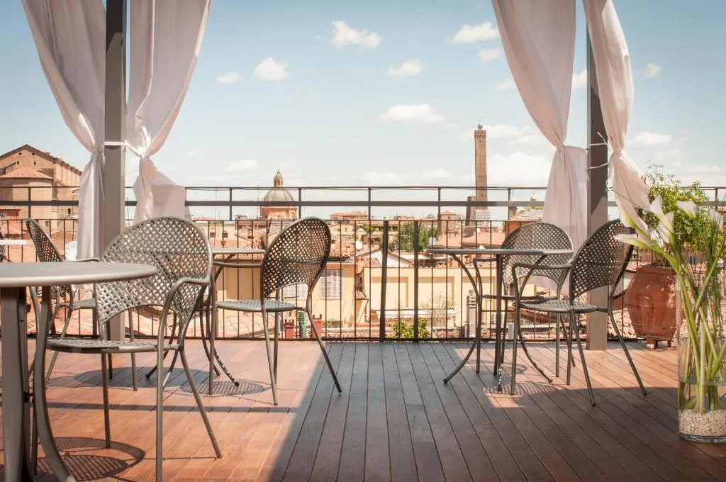 Hotel Touring - 4-star hotel in Centro Storico (Via de' Mattuiani), Bologna - photo 1