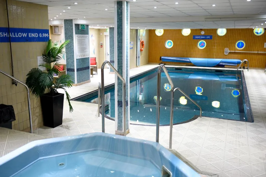 The Riviera Hotel & Apartments - Alum Chine - 3-star hotel in Alum Chine, Bournemouth - photo 1