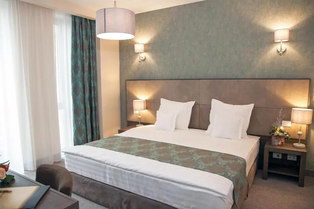 Victoria Bulevard Hotel - 4-star hotel in Central, Brasov - photo 1