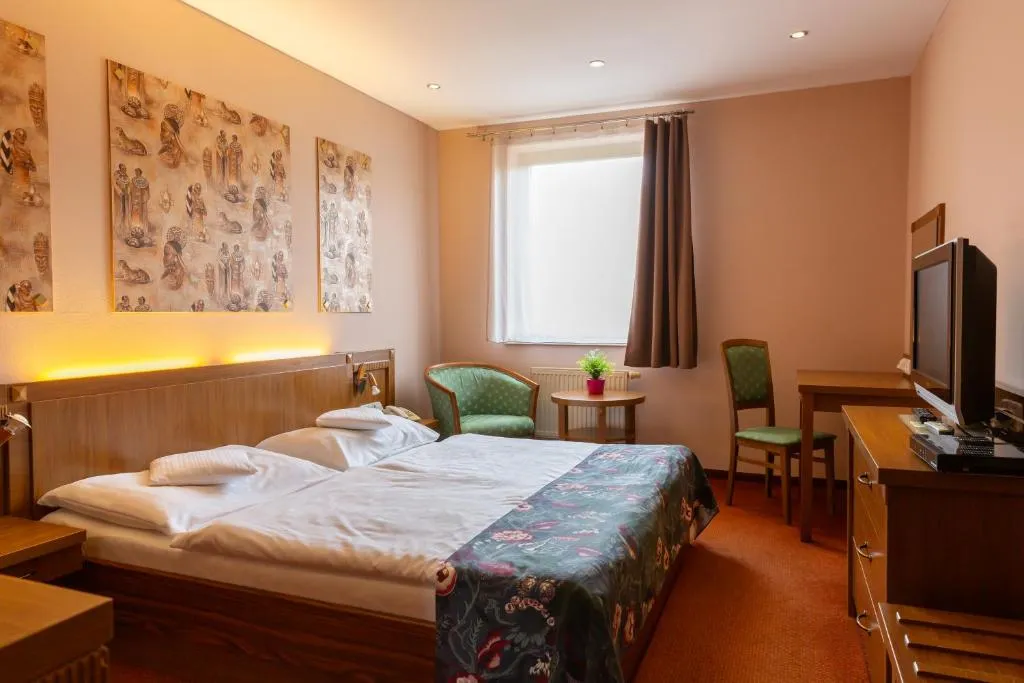 Hotel Max Inn - Hotel de 3 estrellas en Nové Mesto, Bratislava - photo 1
