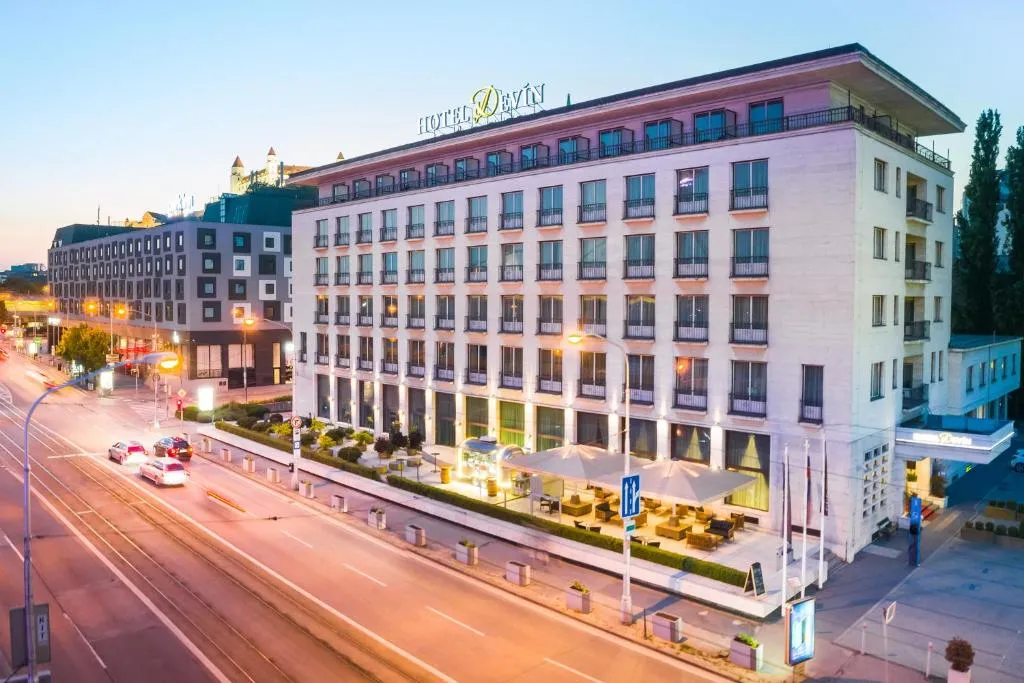 Hotel Devín - Hotel de 4 estrellas en Old Town Riverside, Bratislava - photo 1