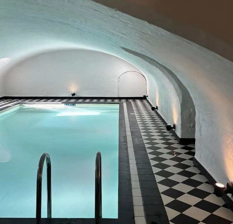 Hotel Navarra Brugge - 4-star hotel in Sint-Jakobsstraat, 3 minutes from Markt, Bruges - photo 1