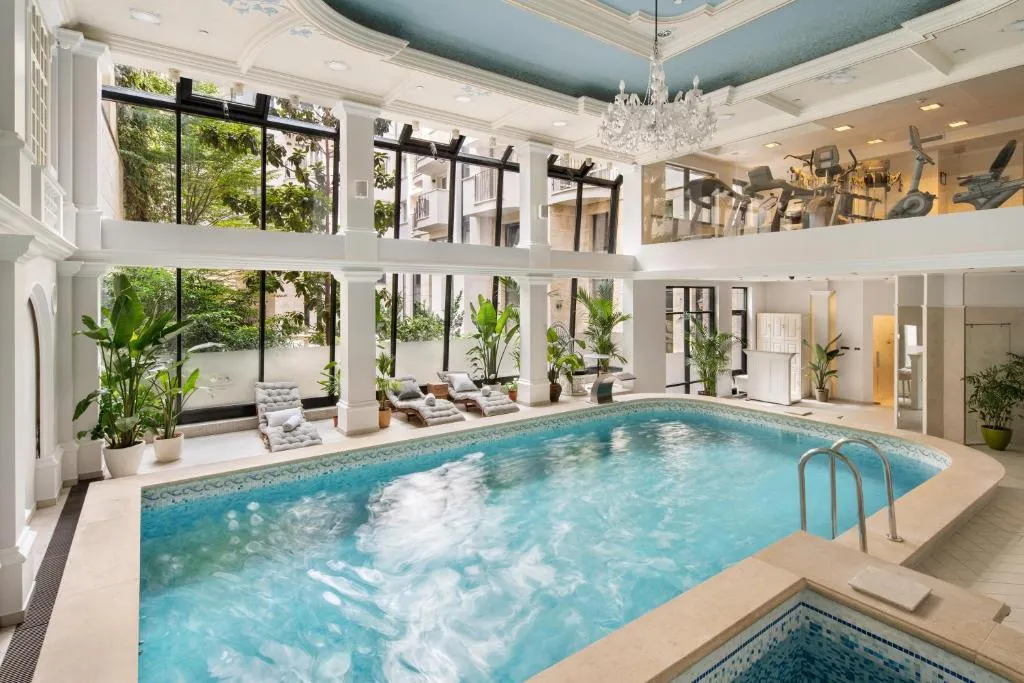 Queen's Court Hotel & Residence - Hotel de 5 estrelas em District VII (Erzsébetváros), Budapest - photo 1