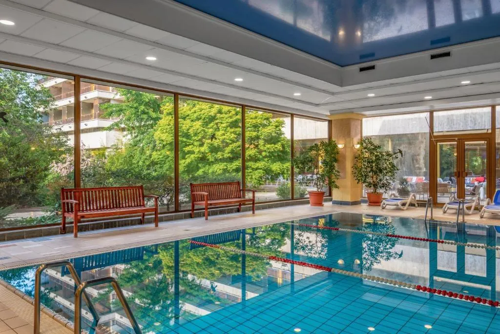 Exterior del hotel Ensana Thermal Margaret Island junto al Danubio, Budapest