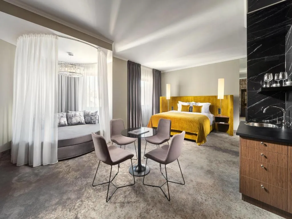 Entrada y fachada del Mamaison Hotel Chain Bridge Budapest