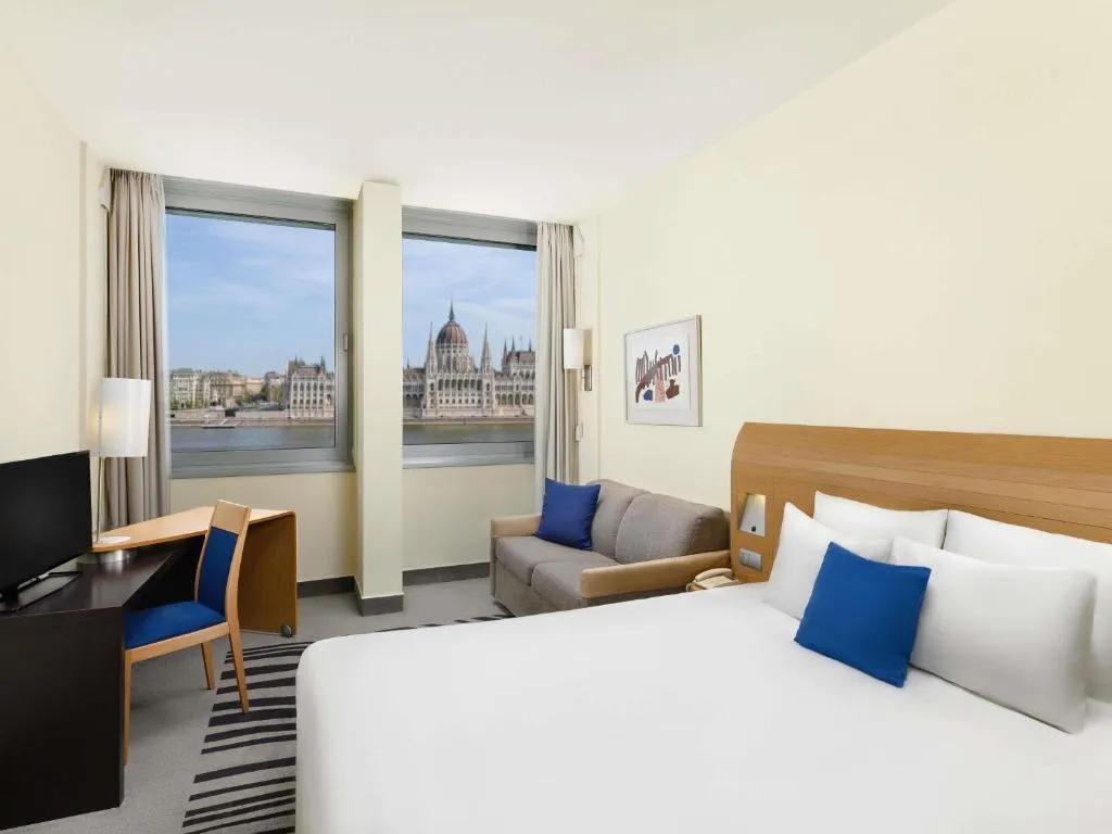 Hôtel Novotel Budapest Danube sur la rive de Buda