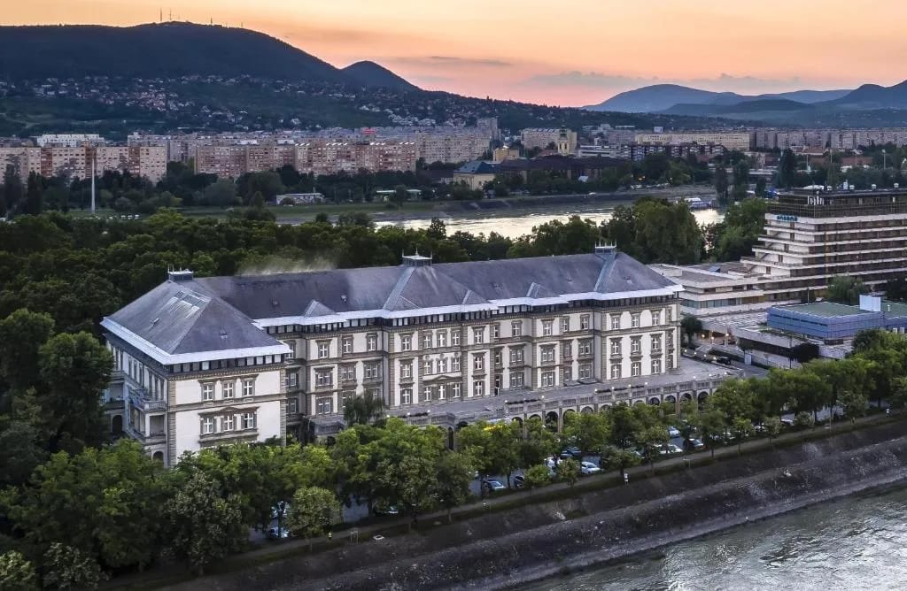 Ensana Grand Margaret Island - Hotel de 4 estrellas en Margaret Island, in the middle of the Danube, Budapest - photo 1