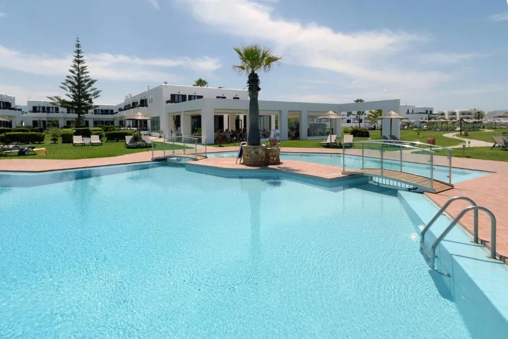 Geraniotis Hotel and Resort - Hotel de 4 estrellas en Direct beachfront, 1.6 km from Platanias village, Chania - photo 1