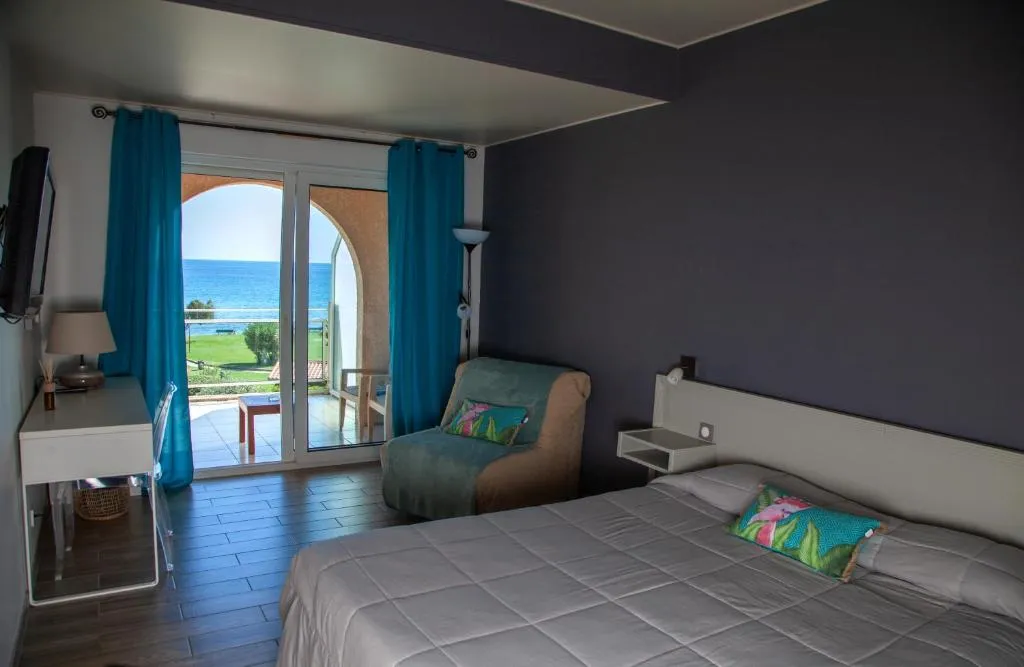 Hôtel San Lucianu frente al mar en Moriani Plage, Córcega