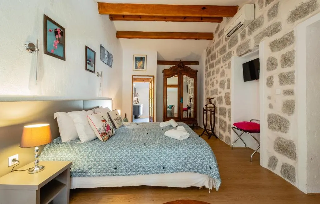 Auberge U n'Antru Versu - Hotel de 3 estrellas en San-Gavino-di-Carbini (south Corsica), Corsica - photo 1