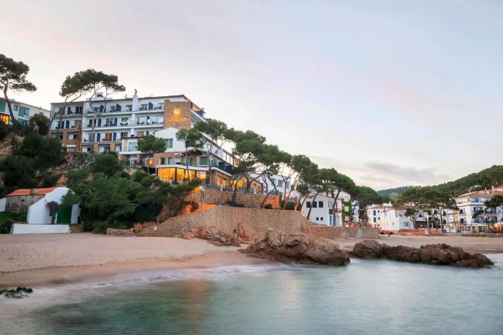 Hotel Hostalillo by Escampa Hotels - Hotel de 3 estrellas en Tamariu, on the cliff above Cala Tamariu cove, Costa Brava - photo 1
