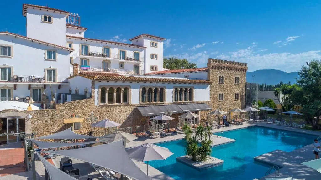 Hotel Castell Blanc - Hotel de 3 estrellas en Sector Aeroclub 56, 17487 Empuriabrava, Spain, Costa Brava - photo 1