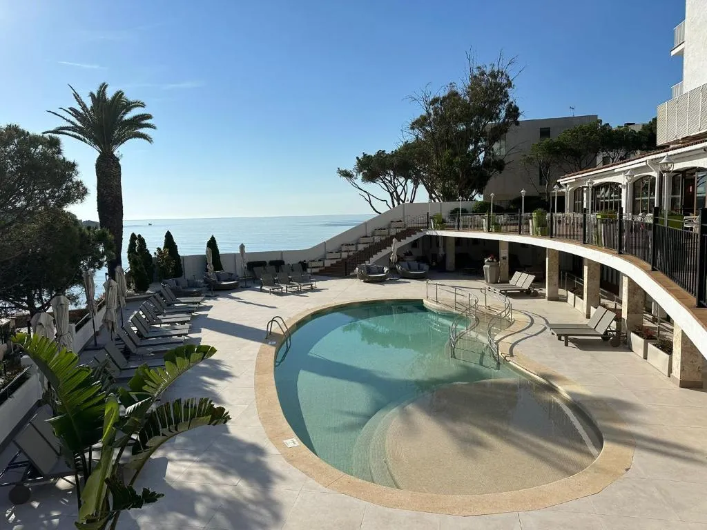 Ilunion Caleta Park sur la plage de Sant Pol à l’Ilunion Caleta Park