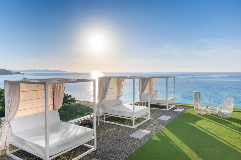 Piscine exterieure avec section enfants du Hotel Planamar a Platja d'Aro