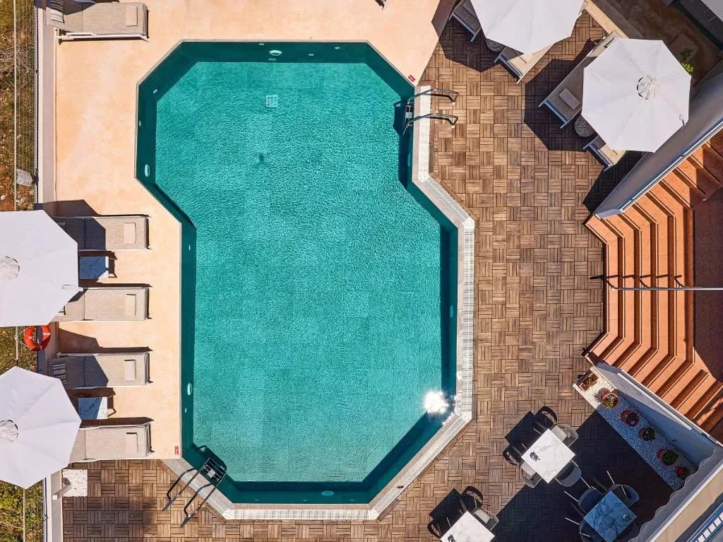 Piscina y terraza del Bella Vista Hotel, Ano Hersonissos, Creta