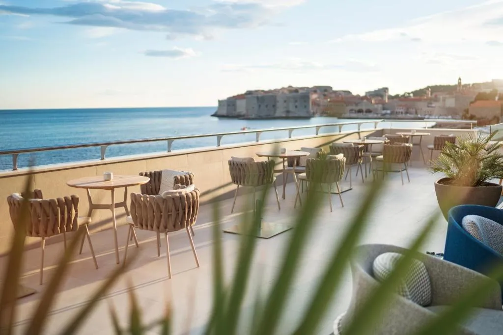 Fachada do Hotel Excelsior Dubrovnik e vista para o mar Adriático