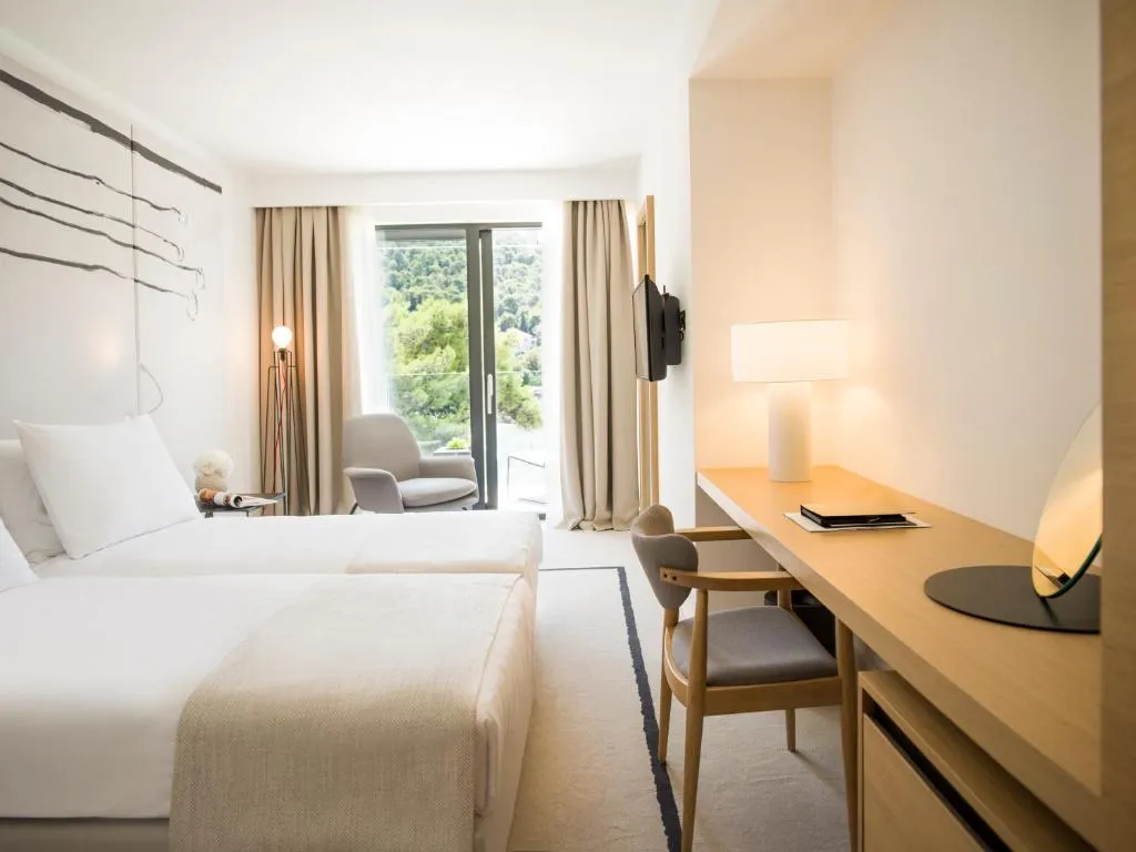 Extérieur de l'Hôtel Kompas sur la baie de Lapad à Dubrovnik