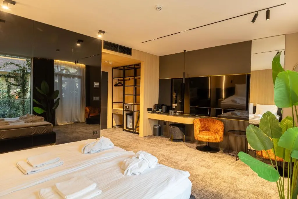 Hotel Zena Beauty & Shopping Center - Hôtel 4 étoiles, Heviz Centre, Heviz - photo 1