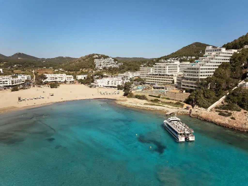 Hyde Hotel Ibiza Beach Resort by Accor - Hotel de 4 estrellas en Cala Llonga, Ibiza - photo 1