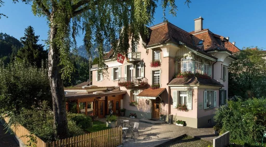 Swiss Inn & Apartments - Hotel de 3 estrelas em Central Interlaken, Interlaken - photo 1