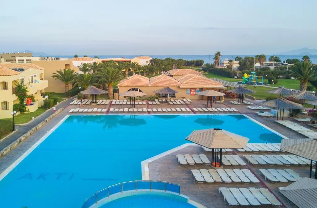 Uma das oito piscinas do Akti Beach Club, Kardamena Kos