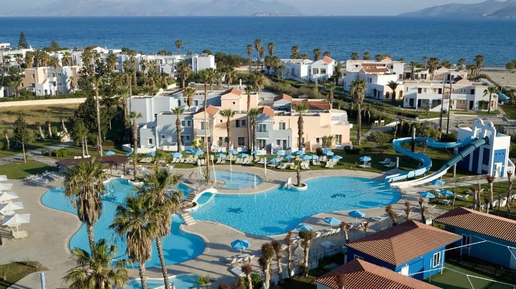Atlantica Marmari Beach piscina principal e jardins