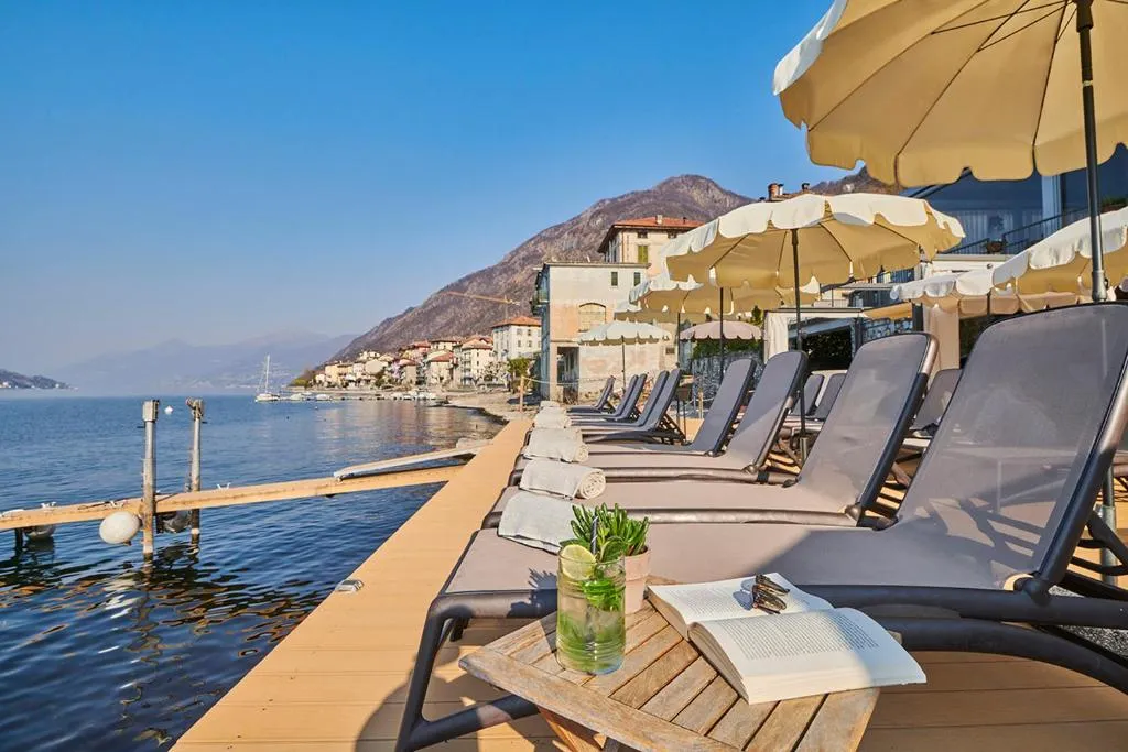 Hotel Villa Aurora - 3-star hotel in Lezzeno, mid-lake western shore, Lake Como - photo 1