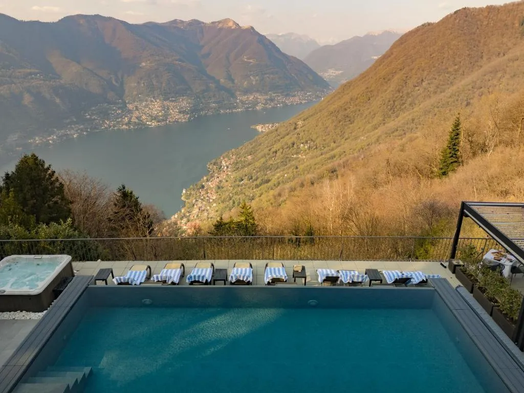 Hotel Paradiso Como - 3-star hotel in Brunate, top of the funicular above Como city, Lake Como - photo 1