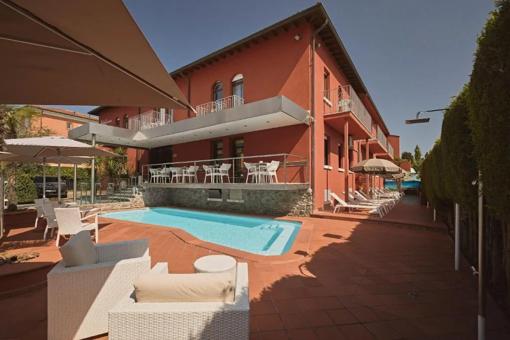fachada y entrada de Hotel Le Mura, Lazise