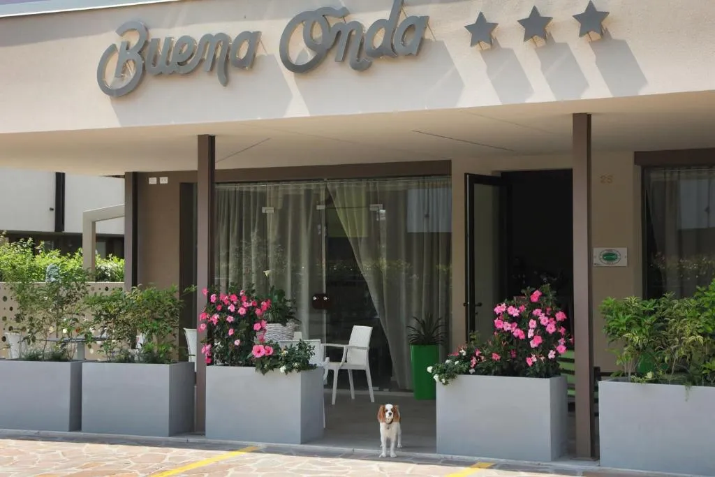 fachada y entrada de Hotel Buena Onda, Peschiera del Garda