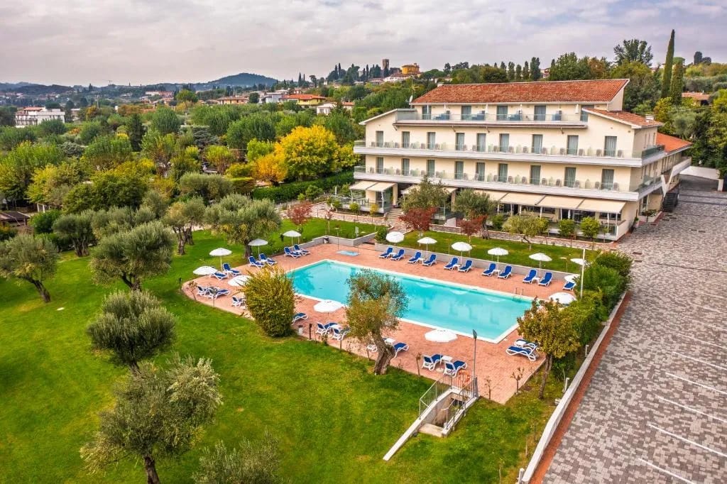 Hotel Villa Paradiso Suite - Hotel de 4 estrelas em Moniga, Lake Garda - photo 1