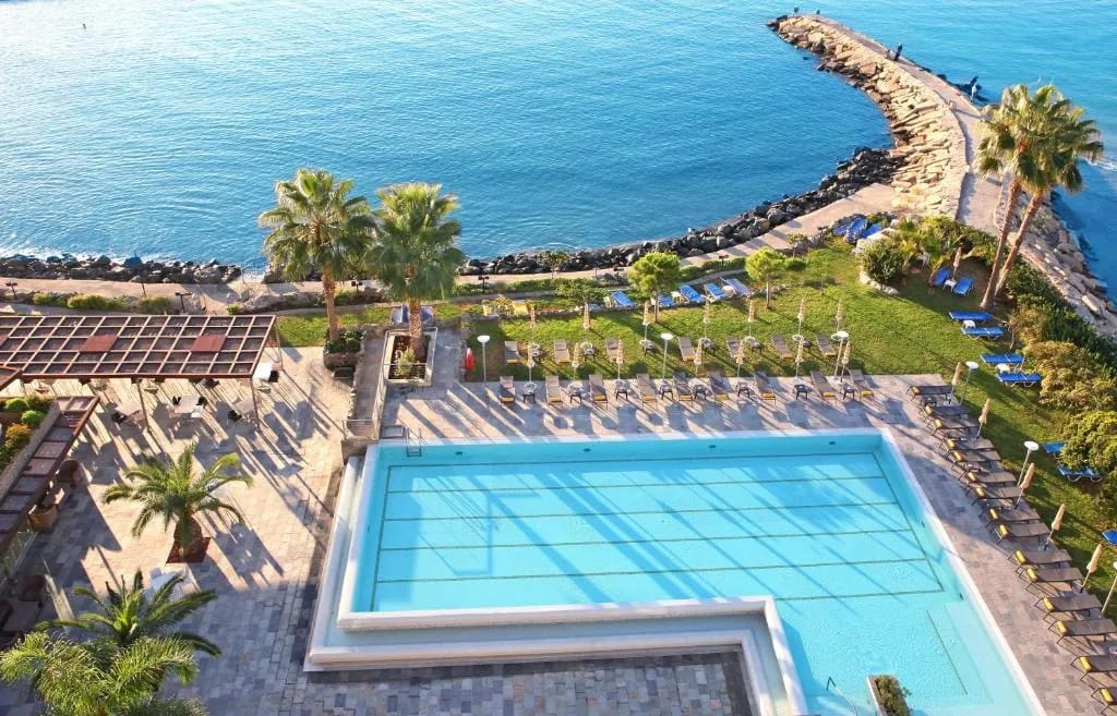 Crowne Plaza Limassol - 4-star hotel in Agios Athanasios, Limassol - photo 1