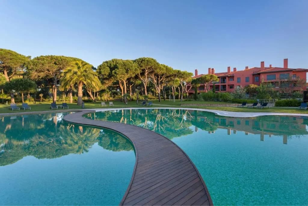 Exterior do Sheraton Cascais Resort com jardins