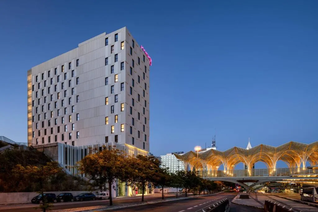 Extérieur de l'hôtel Moxy Lisboa Oriente au Parque das Nações