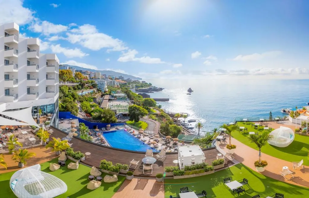 Hotel Baia Azul - 4-star hotel in São Martinho, Funchal, Madeira - photo 1