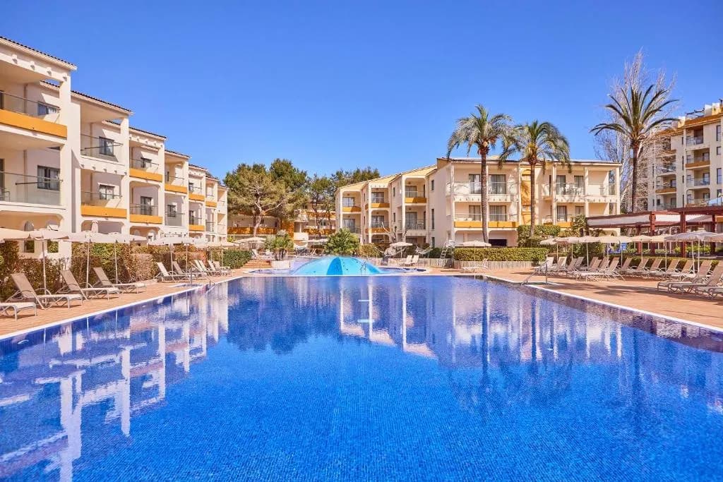 Zona de piscinas do Zafiro Tropic, Port d'Alcudia, Maiorca