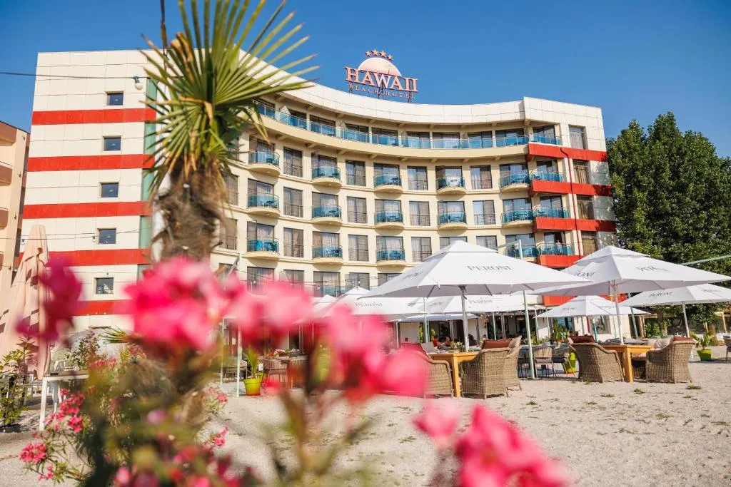 Hotel Hawaii - 4-star hotel in Mamaia beachfront, Mamaia - photo 1